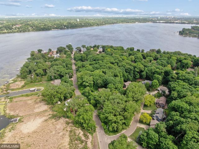 11730 27th Avenue N, Plymouth, MN 55441