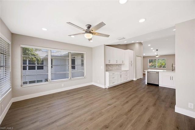 707 Neapolitan WAY 707, Naples, FL 34103