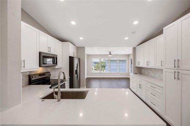 707 Neapolitan WAY 707, Naples, FL 34103