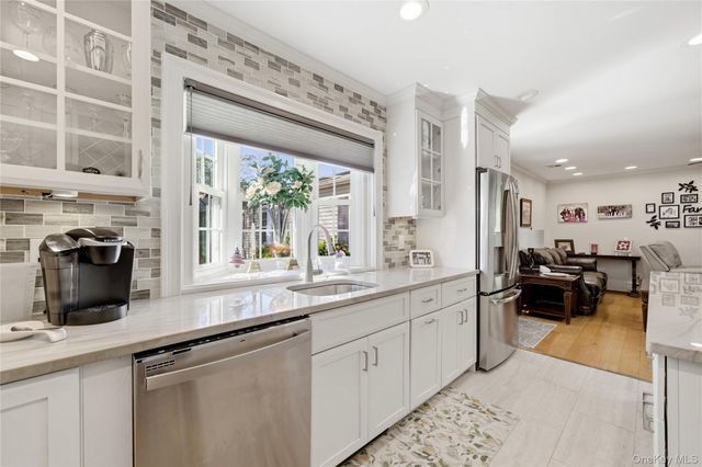 66 Harbor N, Amityville, NY 11701