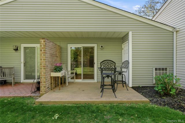 66 Harbor N, Amityville, NY 11701