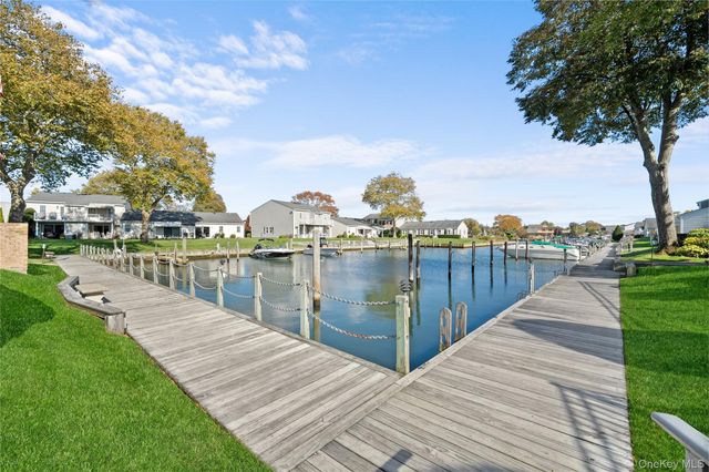 66 Harbor N, Amityville, NY 11701