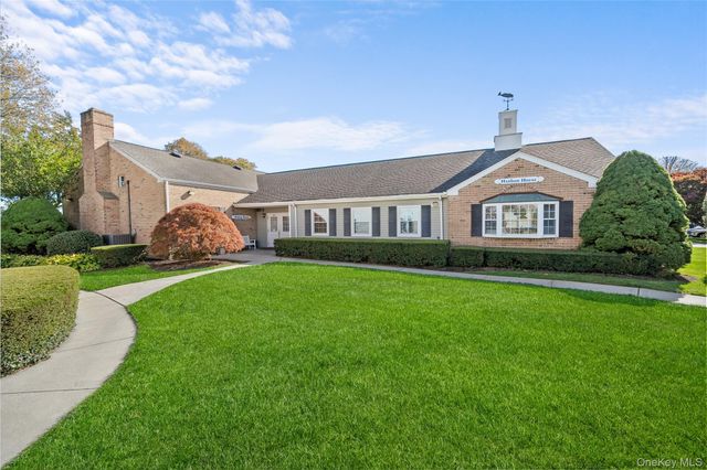 66 Harbor N, Amityville, NY 11701