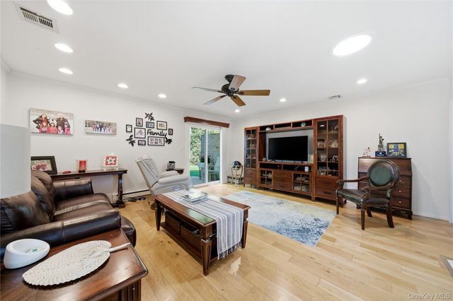 66 Harbor N, Amityville, NY 11701