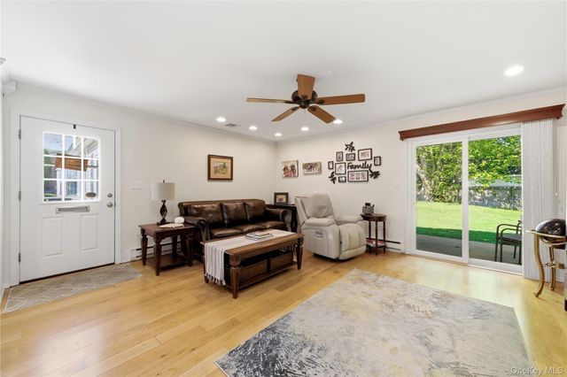 66 Harbor N, Amityville, NY 11701