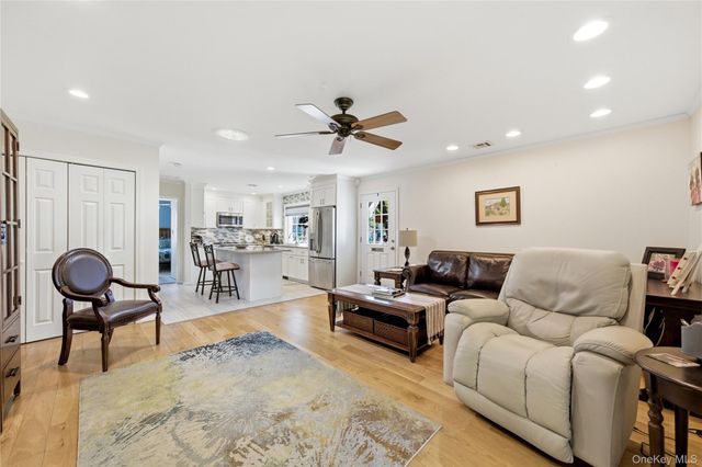 66 Harbor N, Amityville, NY 11701