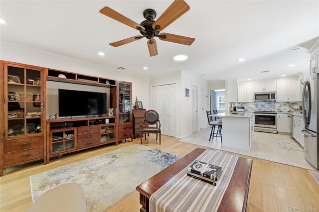 66 Harbor N, Amityville, NY 11701