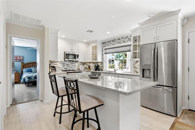 66 Harbor N, Amityville, NY 11701