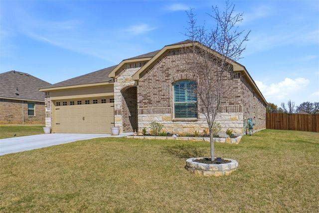 1333 Almond Road, Azle, TX 76020