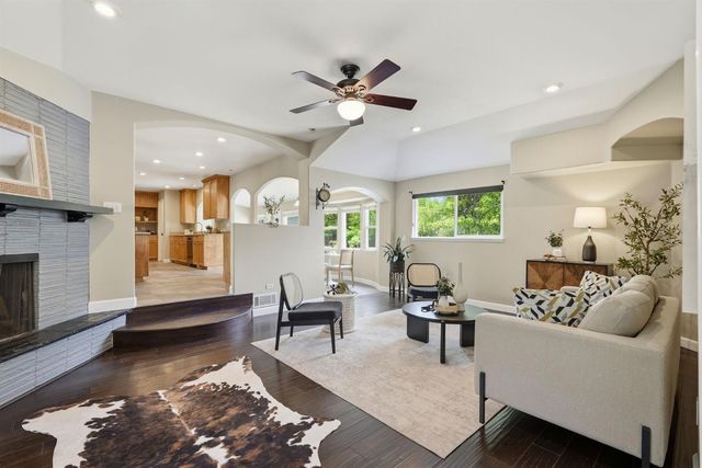 1501 Joby Ln, Sacramento, CA 95864