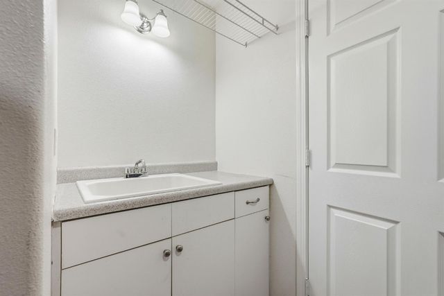 1501 Joby Ln, Sacramento, CA 95864