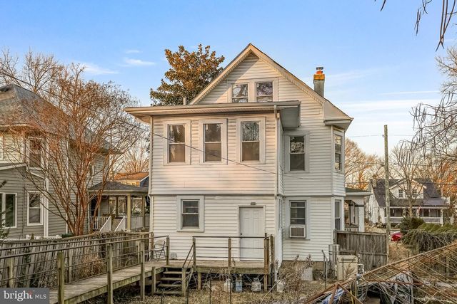 1811 LAWRENCE ST NE, Washington, DC 20018