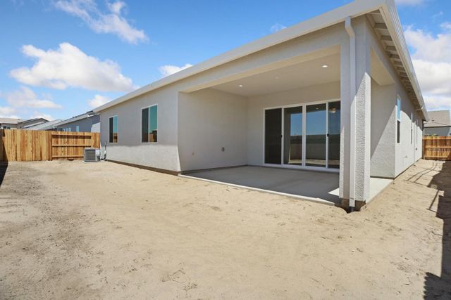 450 Vinal Dr, Manteca, CA 95337