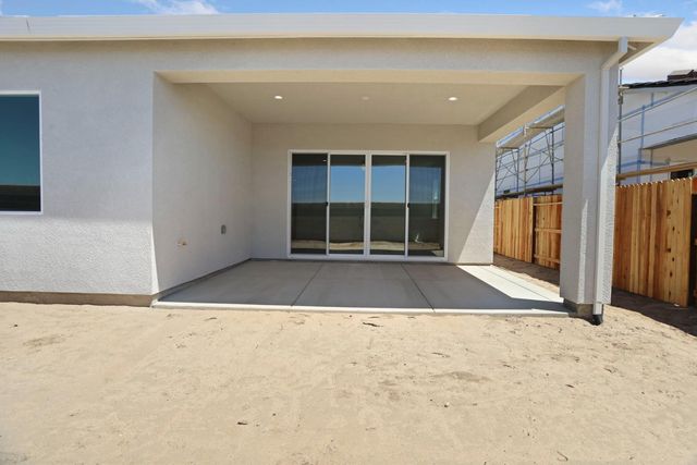 450 Vinal Dr, Manteca, CA 95337