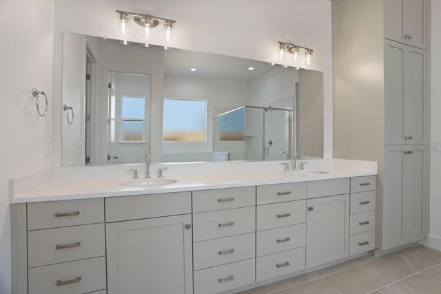 450 Vinal Dr, Manteca, CA 95337