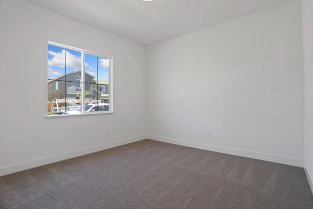 450 Vinal Dr, Manteca, CA 95337