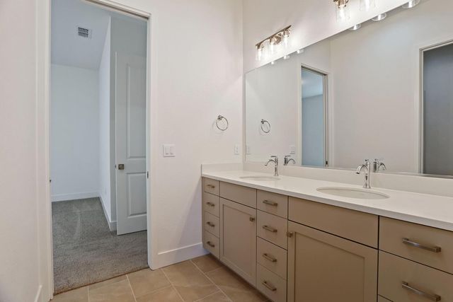 450 Vinal Dr, Manteca, CA 95337