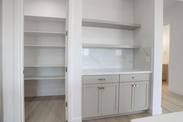 450 Vinal Dr, Manteca, CA 95337