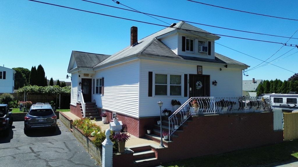 12 Coolidge St, Dartmouth, MA 02748