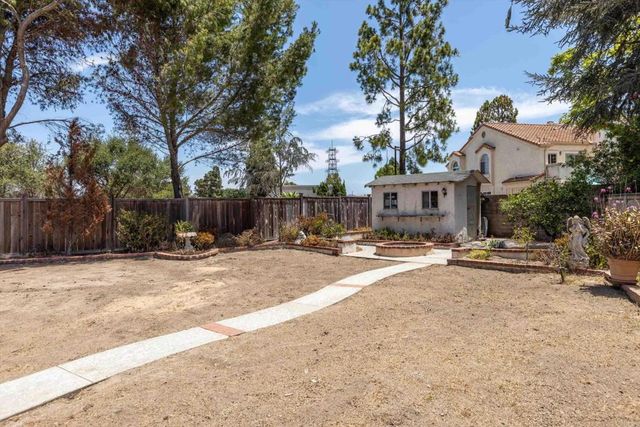 1107 Casa Bonita Way, Vista, CA 92081