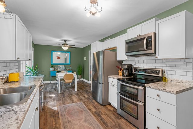 2702 LYNNWOOD DR, Columbia, MO 65203