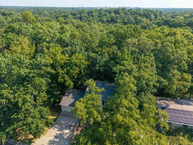 2702 LYNNWOOD DR, Columbia, MO 65203