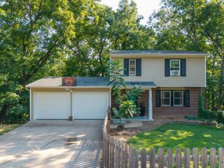 2702 LYNNWOOD DR, Columbia, MO 65203