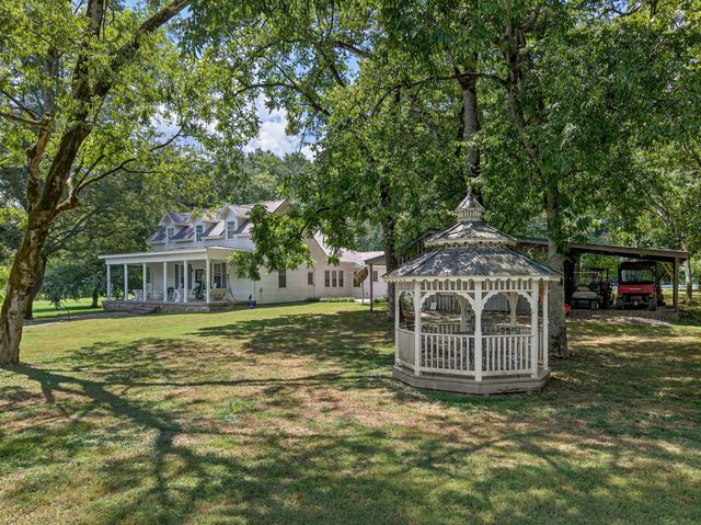 54 Warden Rd, Fayetteville, TN 37334