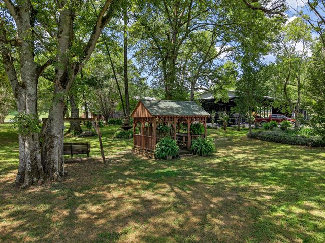 54 Warden Rd, Fayetteville, TN 37334