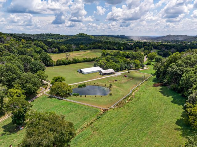 54 Warden Rd, Fayetteville, TN 37334