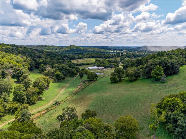 54 Warden Rd, Fayetteville, TN 37334