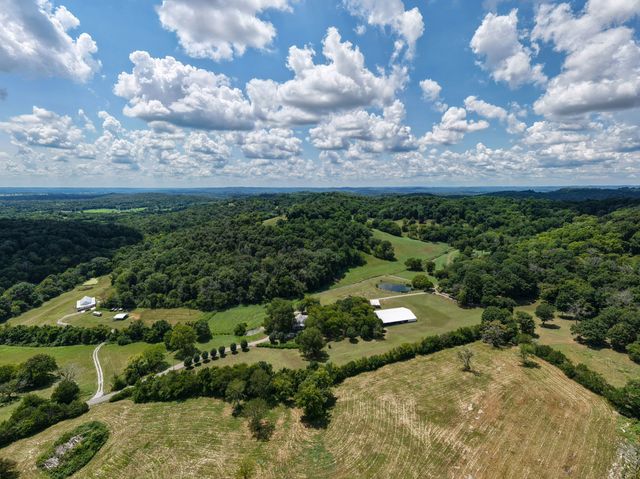 54 Warden Rd, Fayetteville, TN 37334