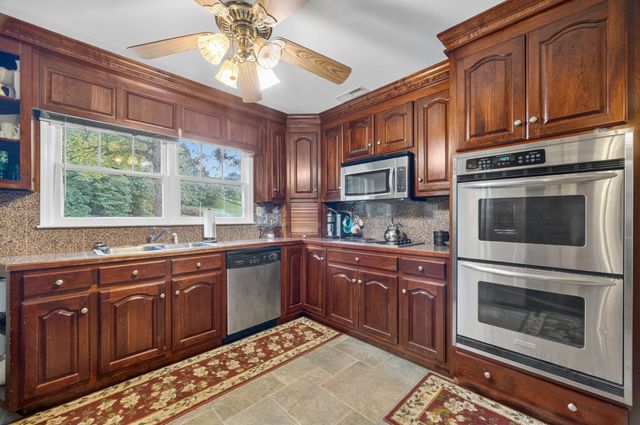 54 Warden Rd, Fayetteville, TN 37334