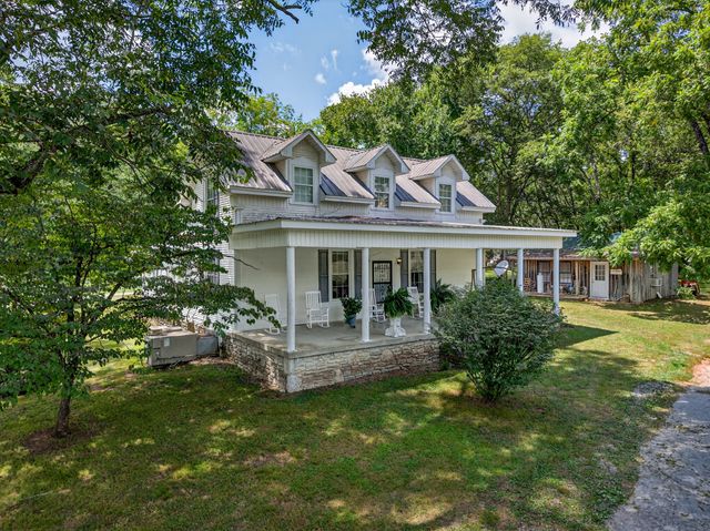 54 Warden Rd, Fayetteville, TN 37334