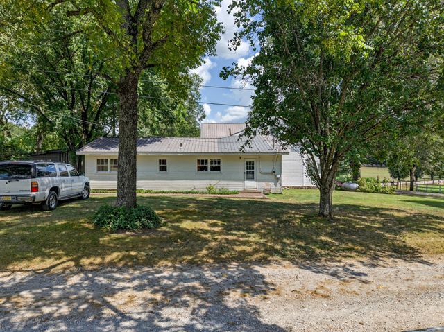 54 Warden Rd, Fayetteville, TN 37334