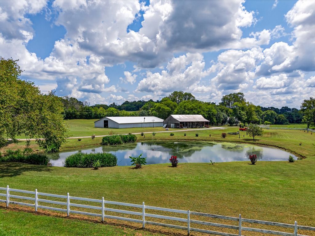 54 Warden Rd, Fayetteville, TN 37334