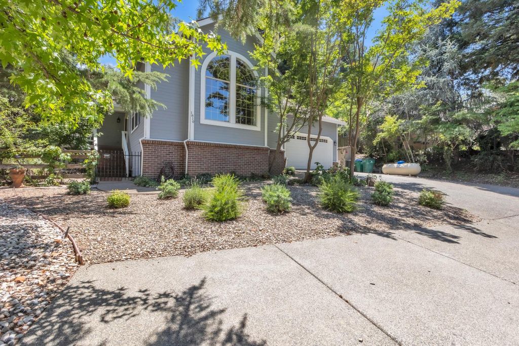 1810 American River Trl, Cool, CA 95614