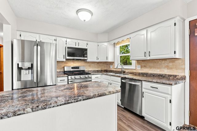 1003 Birchcrest Road, Bellevue, NE 68005