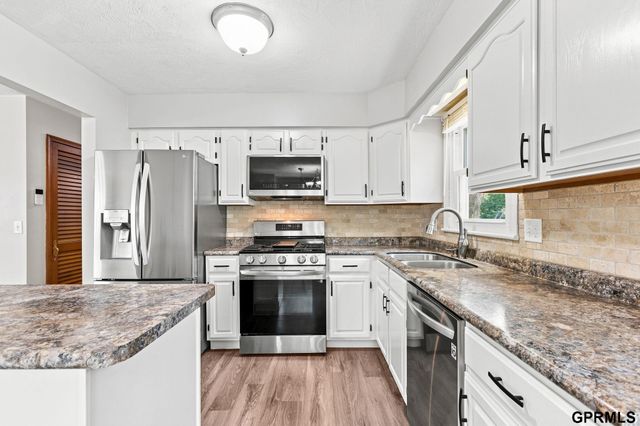 1003 Birchcrest Road, Bellevue, NE 68005