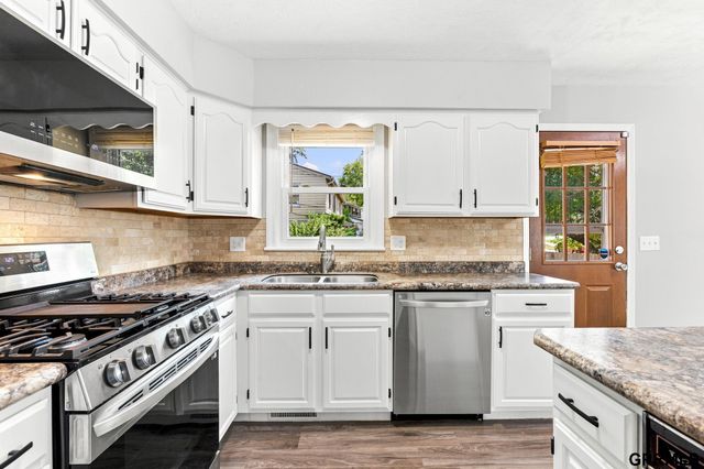 1003 Birchcrest Road, Bellevue, NE 68005