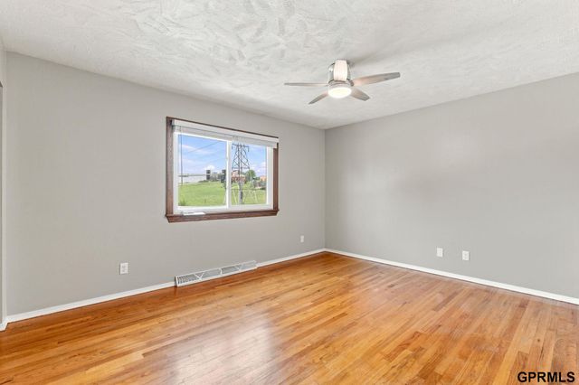 1003 Birchcrest Road, Bellevue, NE 68005