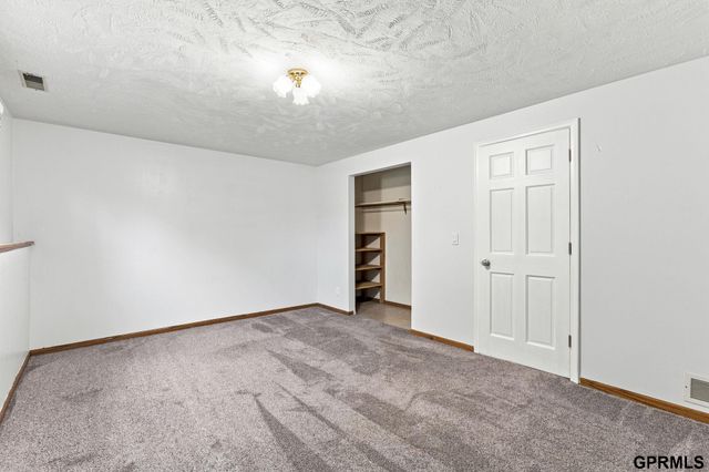 1003 Birchcrest Road, Bellevue, NE 68005