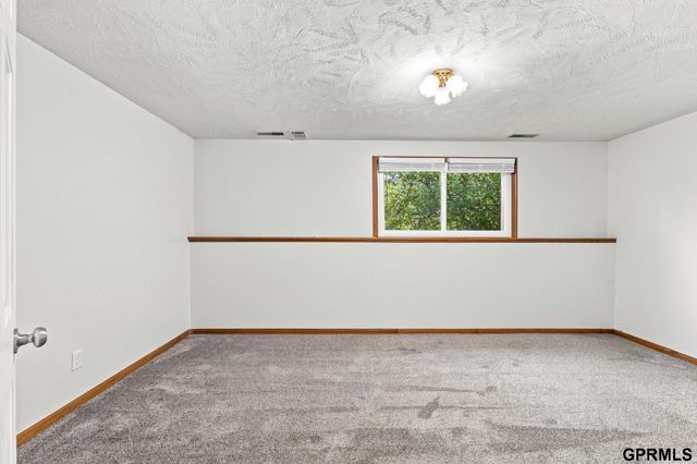 1003 Birchcrest Road, Bellevue, NE 68005