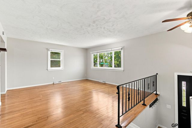 1003 Birchcrest Road, Bellevue, NE 68005