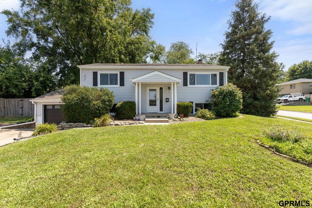 1003 Birchcrest Road, Bellevue, NE 68005