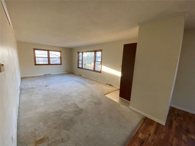 2622 Westwood Drive NW, Cedar Rapids, IA 52405