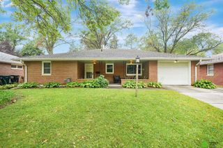 2761 S 39th Street, Lincoln, NE 68506
