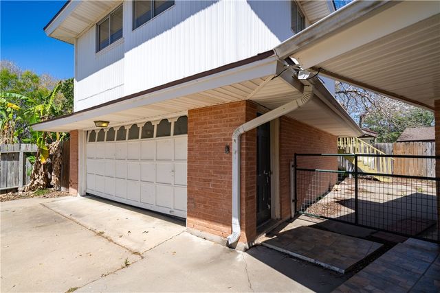 134 Markham Pl, Portland, TX 78374