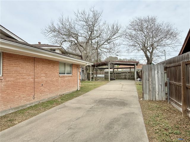 134 Markham Pl, Portland, TX 78374