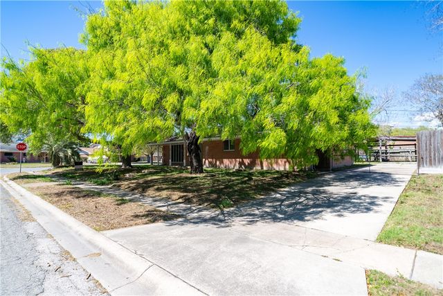134 Markham Pl, Portland, TX 78374